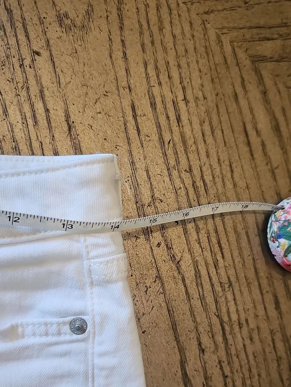 White Frayed Hem Denim Shorts Size L 10/12 NEW CONDITION
